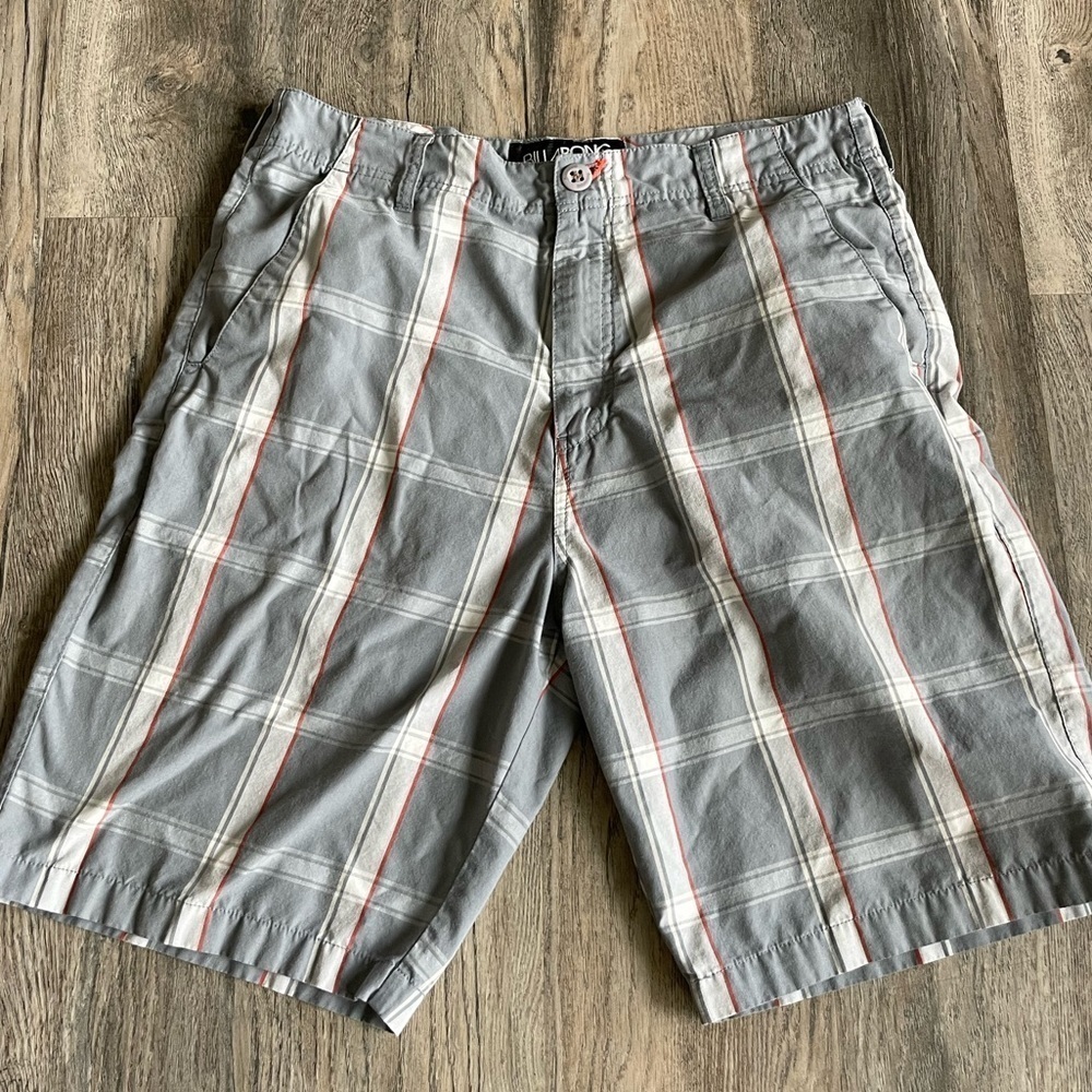 Billabong Mens Grey/White/Orange Plaid Shorts, size 31